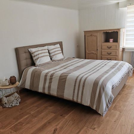 Appartement " Le Chardonneret " Issenheim Bagian luar foto